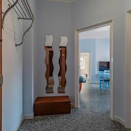 1950 - Bright In Octagonal Tower Appartement *