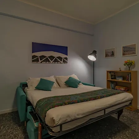 1950 - Bright In Octagonal Tower Appartement