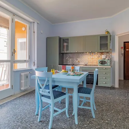 1950 - Bright In Octagonal Tower روما